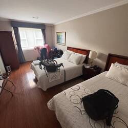 wider es sehr schöns Zimmer