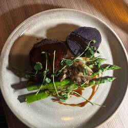 Anfang Dinner (Juttas Teller mit einem Steak 🥩)