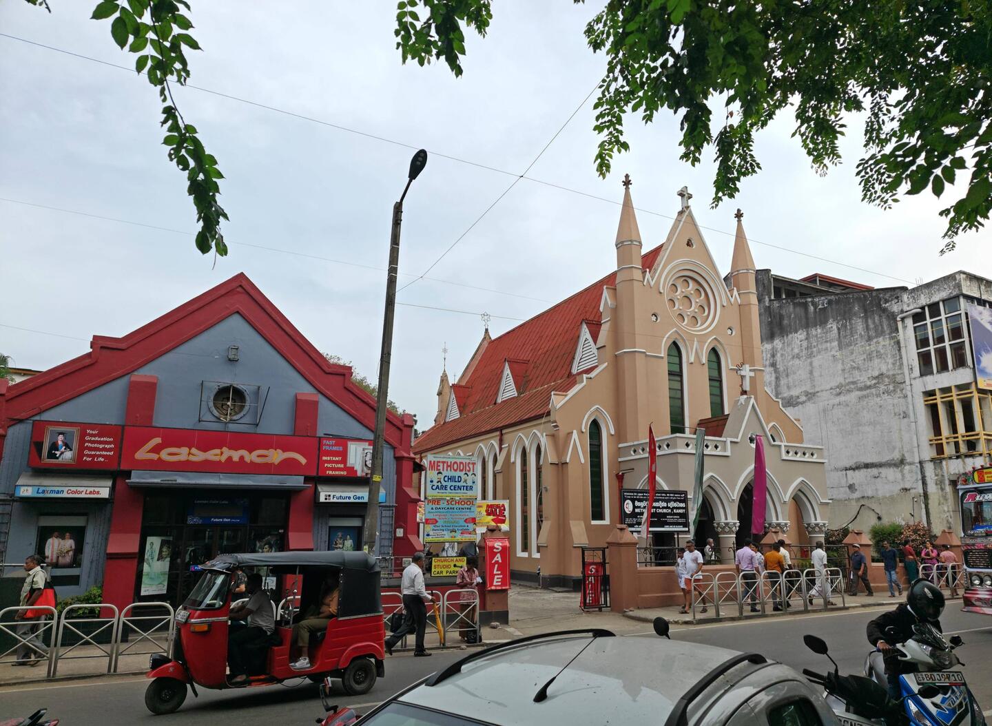 Eine methodistische Kirche, direkt ggü. unserem Hotel
