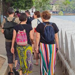 Am Kandy Lake entlang