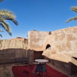 Mit Spüle, Ofen und Teppich. Stellplatz für umgerechnet 6€