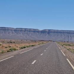 Gut ausgebaute Straße bis M'hamid