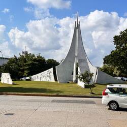 Kreisel mit Monument