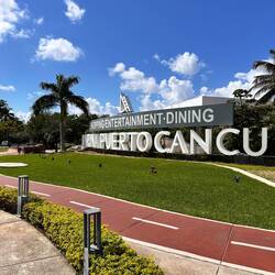 von vorne gut aussehend - dahinter Ruine, war nicht kostendeckend, davor noch ein Radweg