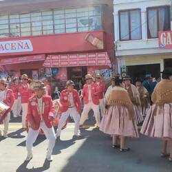 Und dann haben wir in Copacabana sogar noch ein bolivianisches Musikfest? gefunden 😸
