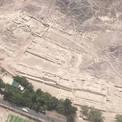 Aus Grabungsstelle von Nazca mit einigen Tempeln.