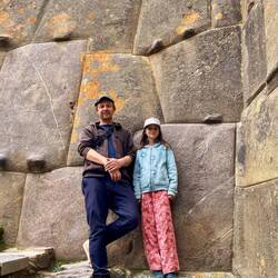 Lou à peine plus grande qu'une pierre !