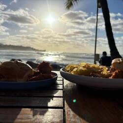 Abendessen an der Poolbar mit Sonnenuntergang