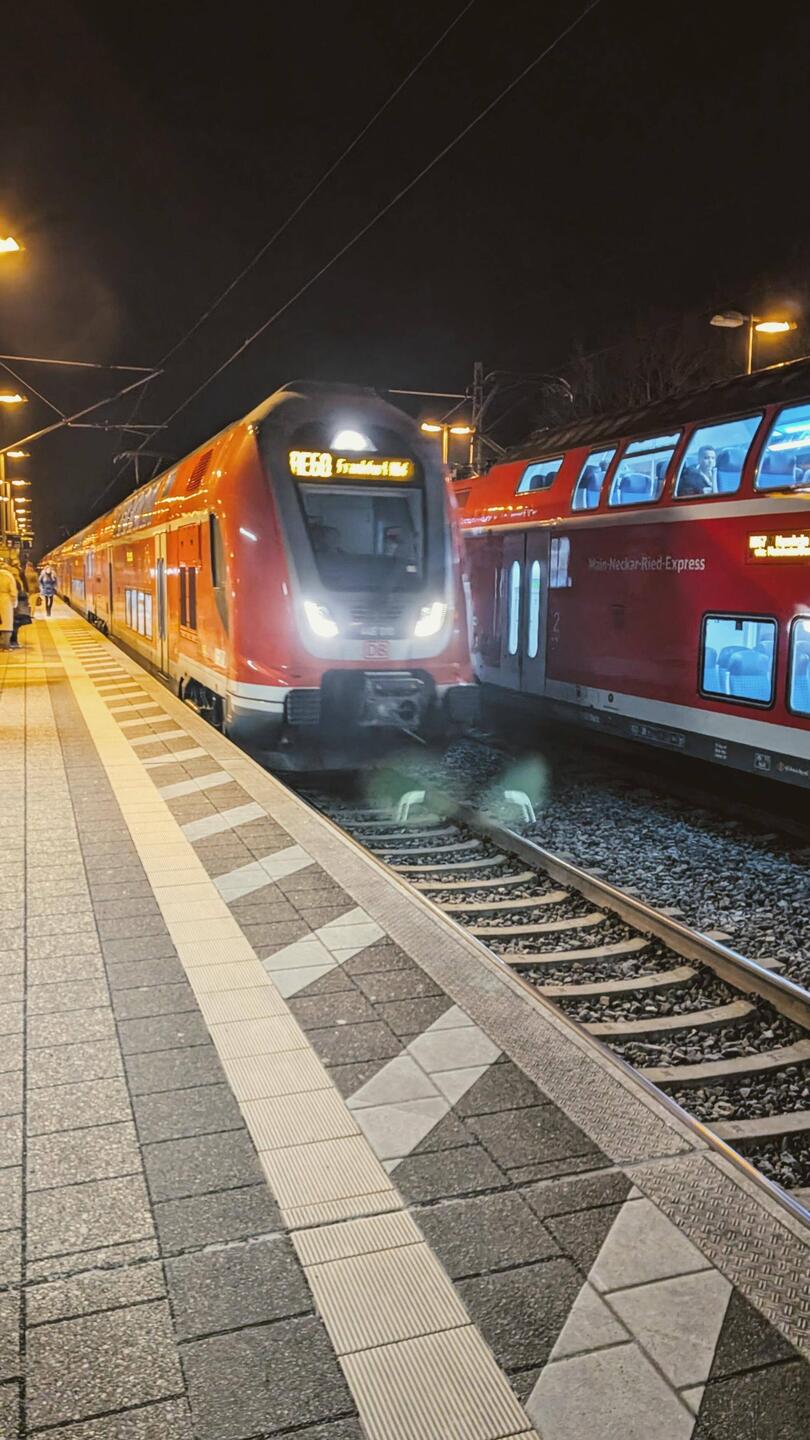 Erste Etappe mit dem Zug nach Darmstadt