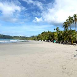 Många turister men ännu mer strand så trängsel kunde vi inte klaga på!