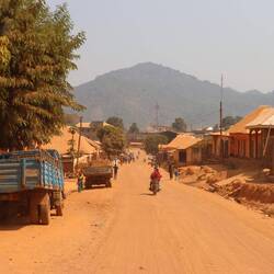 Schließlich erreichen wir die erste Stadt in Kamerun: Banyo