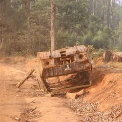 Auf der Piste nach Kamerun gibt es hin und wieder verunfallte Fahrzeuge