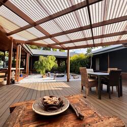 Der Innenhof zur Außenbadewanne: schön!