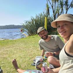 Lake Ianthe, üse Platz för d'Nacht. Apèro be Sonneschiin.