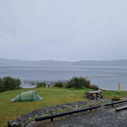 Räge am nöchschte Tag. Zom Glöck semmer ned met em Zält onderwägs.