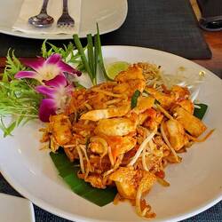 We had lunch around the corner at a place that got rave reviews! My Pad Thai!