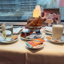 Frühstück im rollenden Restaurant