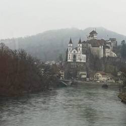 Fluss Aare mit Festung Aarburg