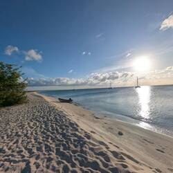The afternoon beach at Flamingo Cay