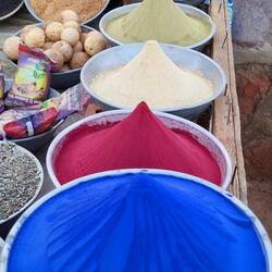 Le bleu égyptien était utilisé pour les sarcophages, sculptures, papyrus, peintures murales.