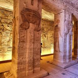 A l'intérieur le temple a conservé toute la vivacité de ses couleurs