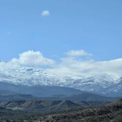 Schnee auf den Bergen der Sierra Nevada