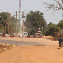 Dann taucht er irgendwann auf: der Asphalt