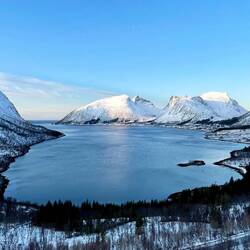 Bergsbotn viewing platform, offering magnificent view of Bergsfjorden & the surrounding mountains.