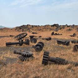 Bergbau-Schrottplatz: Zahnräder in XXL