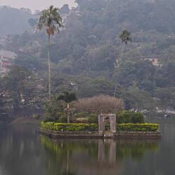 ...und auf die Diyatilaka Mandapa Insel