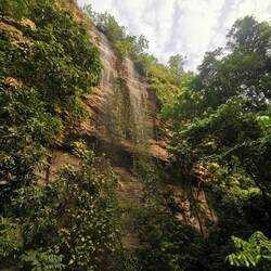 Keine 20 m weiter gibt es noch einen Wasserfall, den ich gestern übersehen hatte