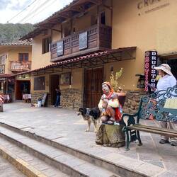 Unten Inkahäuser oben französisch überprägt.