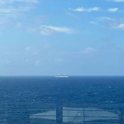 Ein chinesisches Kreuzfahrtschiff verfolgt uns 😅