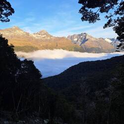 Da hängt der Nebel noch im Tal
