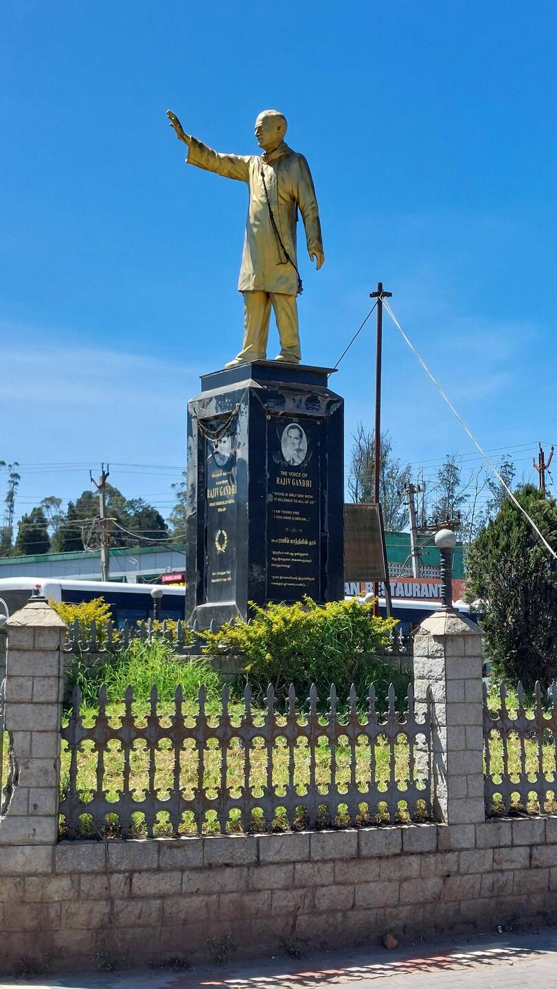 Statue of Ranjiv Gandi outside Ooty station