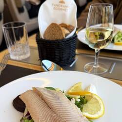 Geräucherte Forelle aus Schweizer Zucht auf Blattsalat