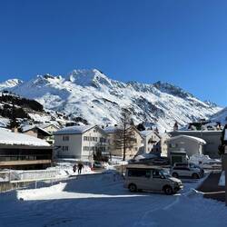 Andermatt mit seiner Bergkulisse