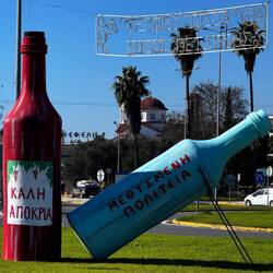 Ein auffälliger Kreisverkehr in Messini