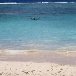 Paradiesischer Strand, geschützt durch das Riff
