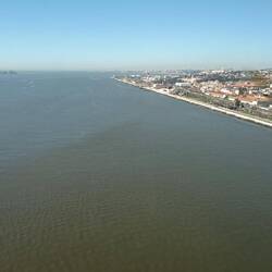 Es geht über den Tejo.