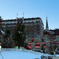 Badrutts Palace in der Abenddämmerung