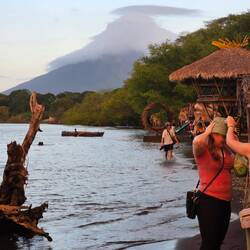 Der Vulkan hat eine Wolkenmütze auf