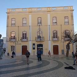 Touristeninfo und Polizei in einem Gebäude. Da kann nichts schief gehen 😄.