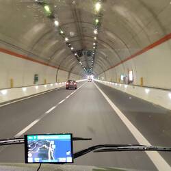 Viele Tunnels durch die letzten Ausläufer des Appennin