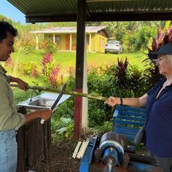 Zuckerrohr vorbereiten für den Drink