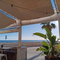 Blick aus meinem Lieblingscafe direkt am Strand. Top