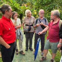 Probieren der verschiedenen Kräuter