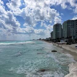eher trist - kosten aber echt eine Stange Geld die Hotels - hier ist noch eine Wolke im Spiel