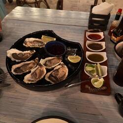 unsere Austern mit Beilagen