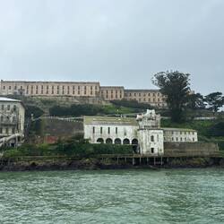 Oben der Zellentrakt